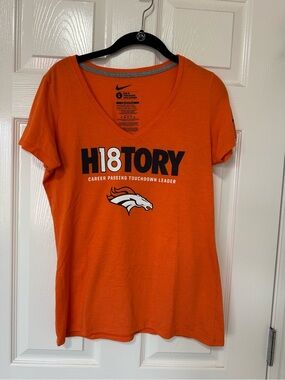 Nike Denver Broncos Peyton Manning H18TORY V-Neck T-Shirt Women’s Large
